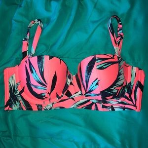 (Like new) bathing suit top!!